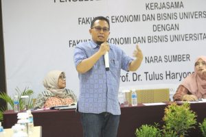 FEB UNS lecturer, Santoso Tri Hananto