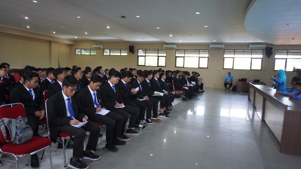 Lebih dari 80 Siswa SMA Assalam Sukoharjo Berkunjung ke FEB UNS