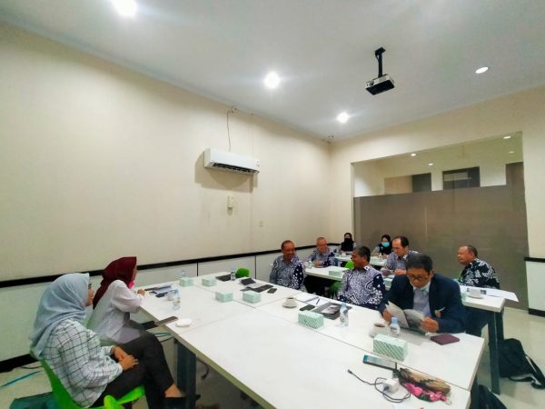 Berkunjung ke PDIE FEB UNS, Program Doktor FBE Universitas Islam Indonesia Diskusikan Pengelolaan Program Doktor