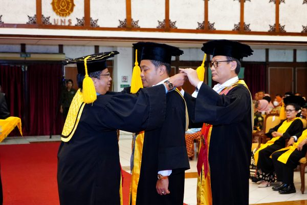 Prof. Agung Nur Probohudono Dikukuhkan Sebagai Guru Besar Bidang Akuntansi Manajemen FEB UNS