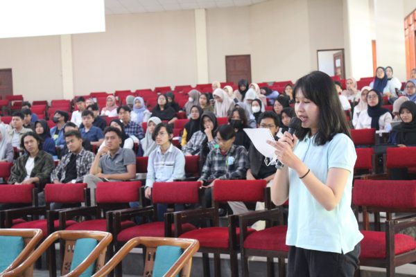 Sambut Mahasiswa Baru di Hari Pertama Kuliah, Prodi Ekonomi Pembangunan Undang Dosen Tamu dari Universitas Sains Malaysia