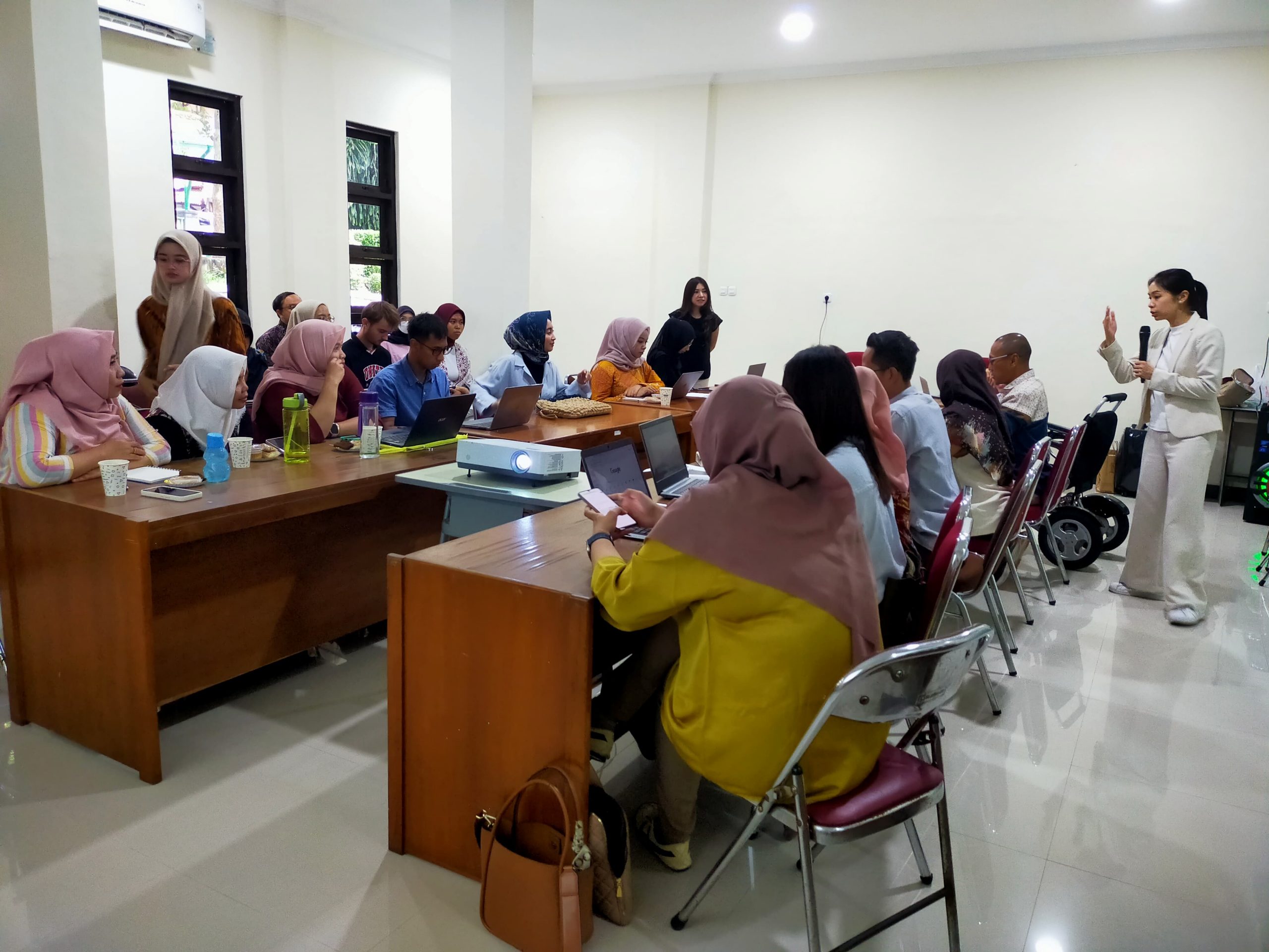 Dosen dan Mahasiswa FEB Ikuti Data Training with Refinitiv LSEG