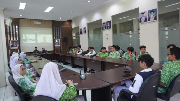 FEB UNS Menerima Kunjungan SMA Islam Al Azhar 1 Jakarta Selatan