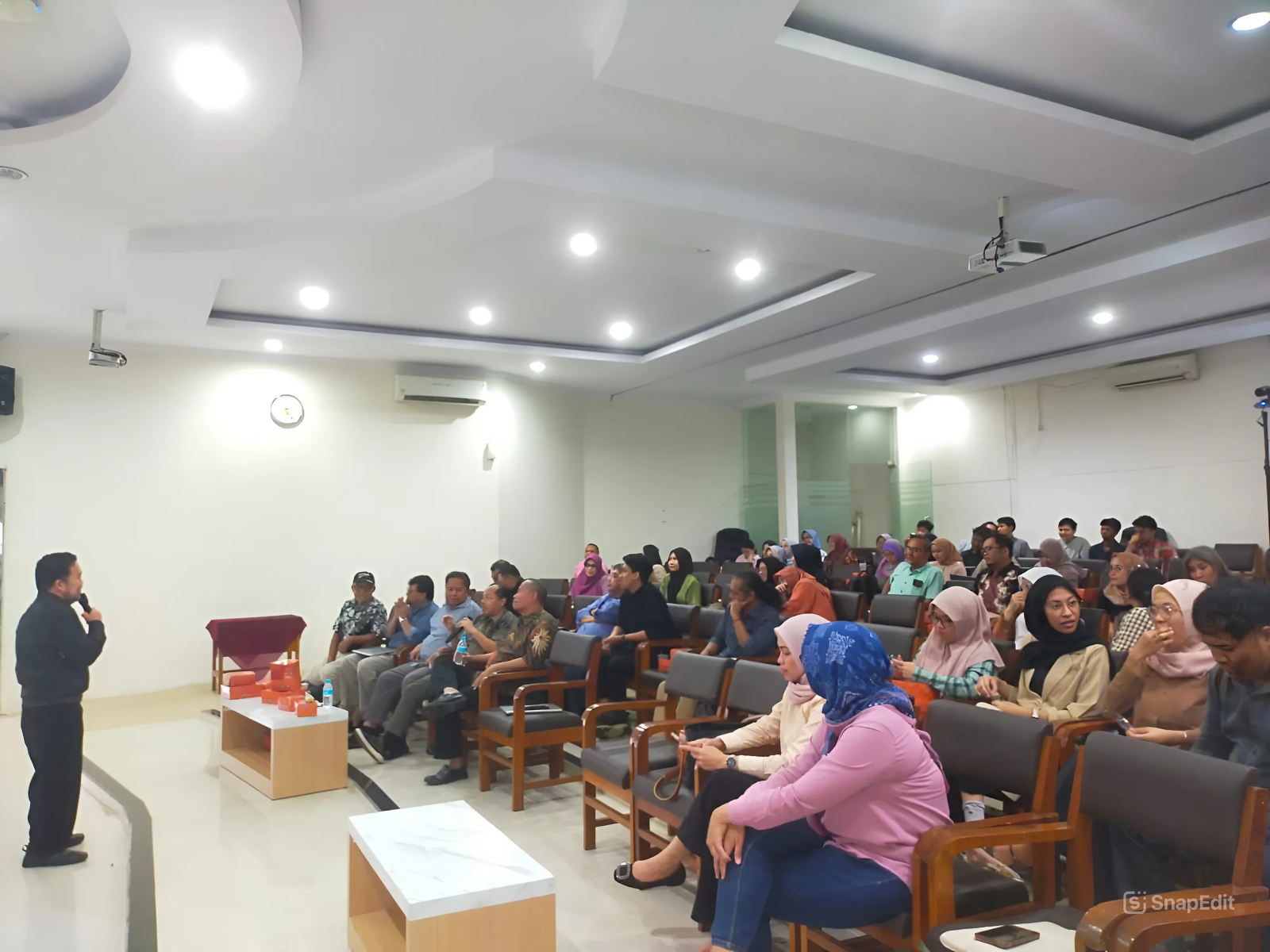 Working Paper Forum Bahas Topik Fishermen Activities and Social Conflict on Regional Development: A Political Economy Perspective