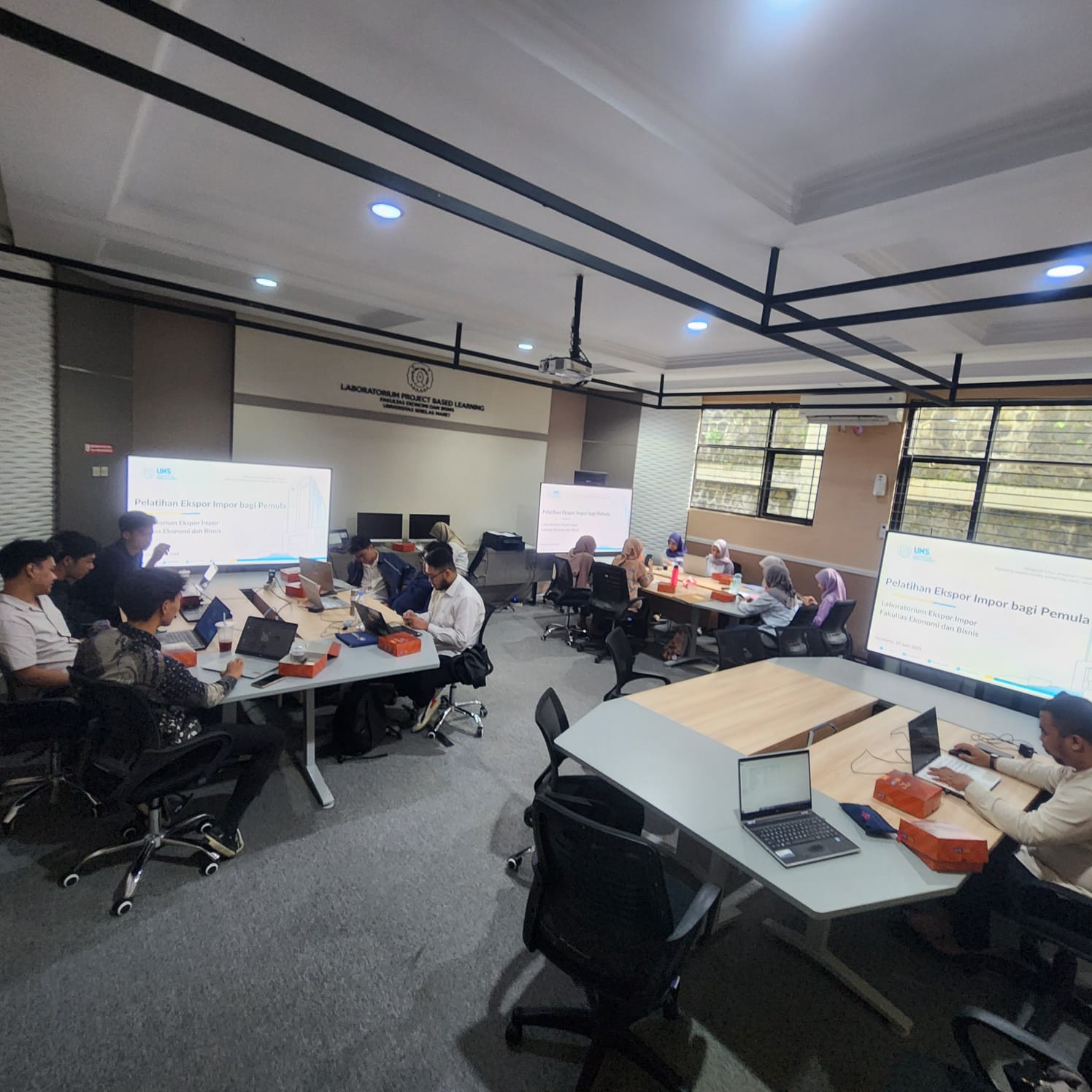 Enhancing Export-Import Skills and Knowledge, FEB UNS Students Took Part in Practical Training