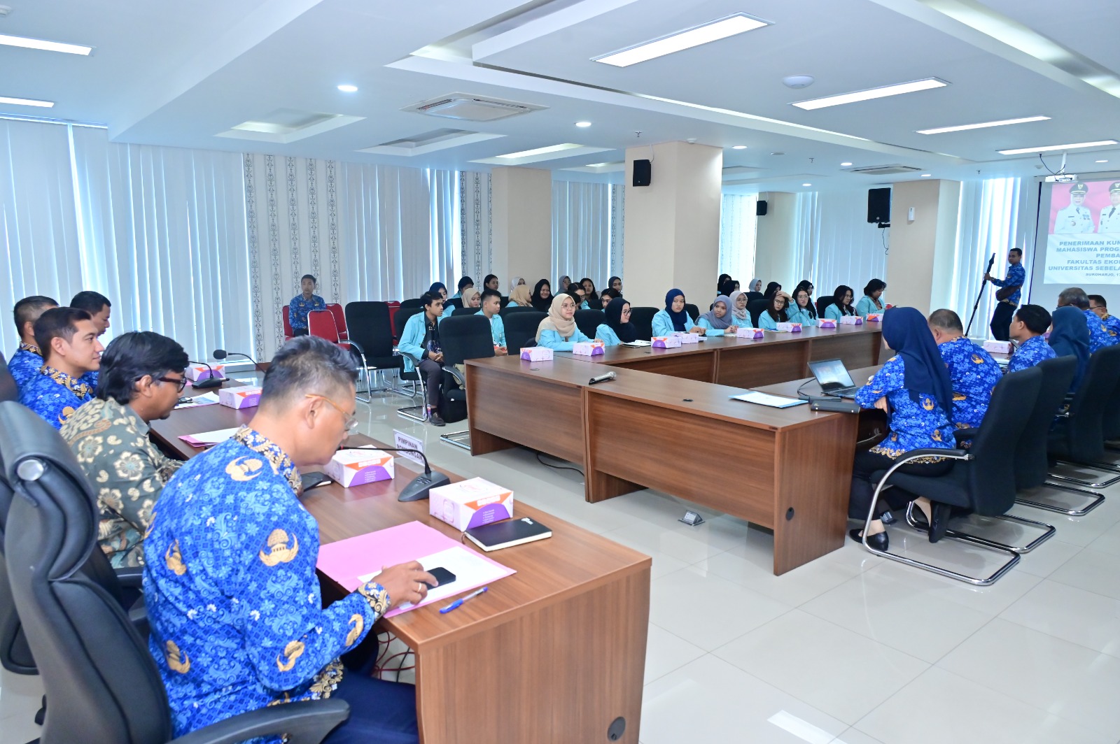 Enhancing Understanding of Public Policy, Development Economics Students Take Part in Field Study at Sukoharjo Regency Government