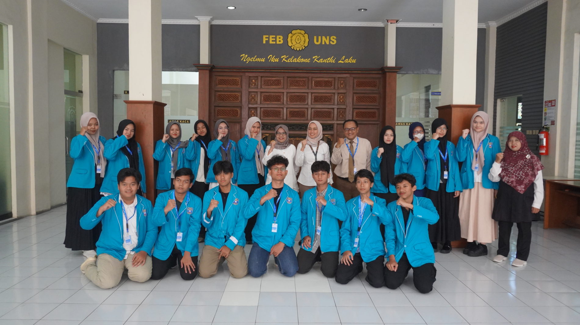 Siswa SMA Muhammadiyah PK Kottabarat Ikuti Program Sit In University di FEB UNS