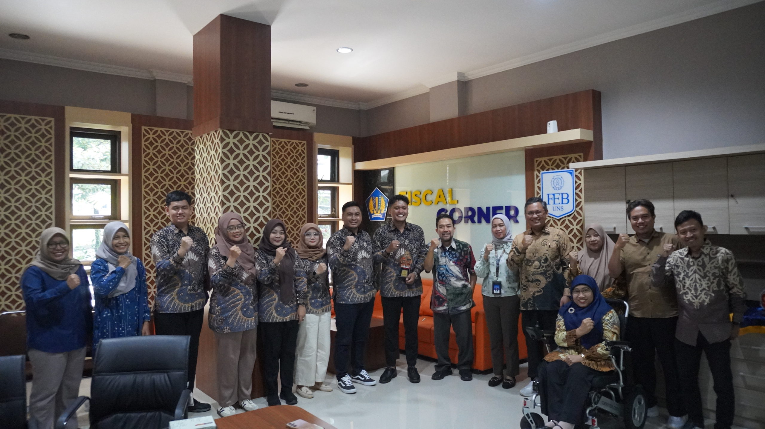 FEB UNS Hosts Benchmarking Visit from UNESA, Dean Emphasizes the Importance of Inter-University Collaboration