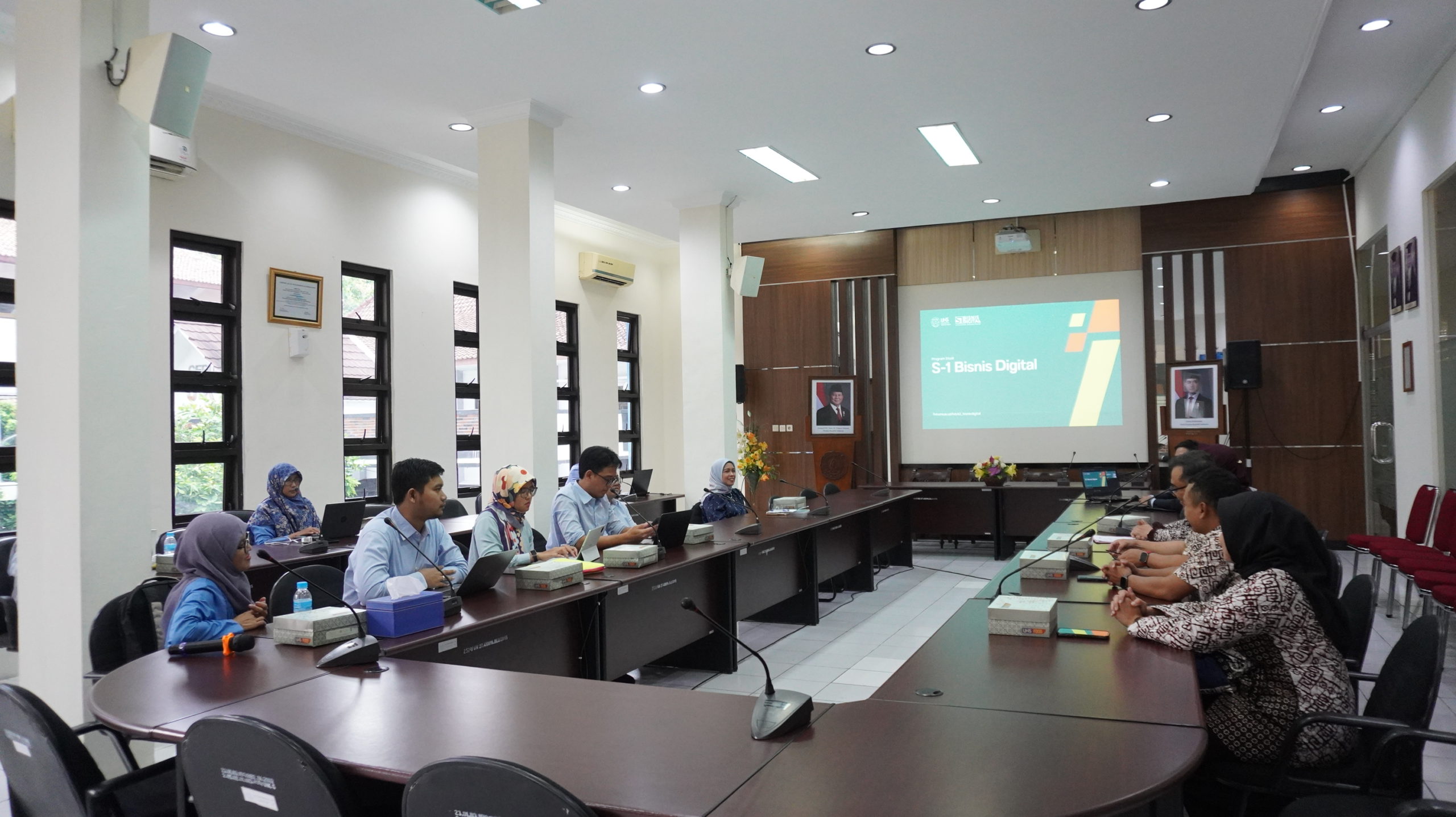 FEB UNS Hosts Benchmarking Visit from Telkom University FEB, Discusses Strengthening of Digital Business Program and Internationalization