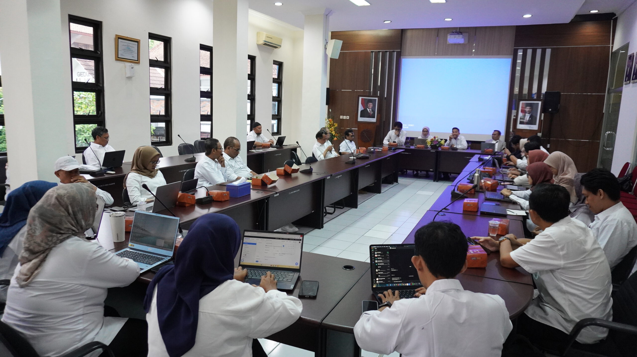 Accelerating Academic Capacity: FEB UNS Encourages Young Lecturers to Secure International Scholarships and Maintain Study Independence