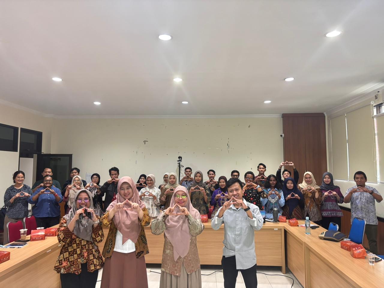 Preparing Future Accountants: Master of Accounting FEB UNS Holds New Student Orientation and Guest Lecture