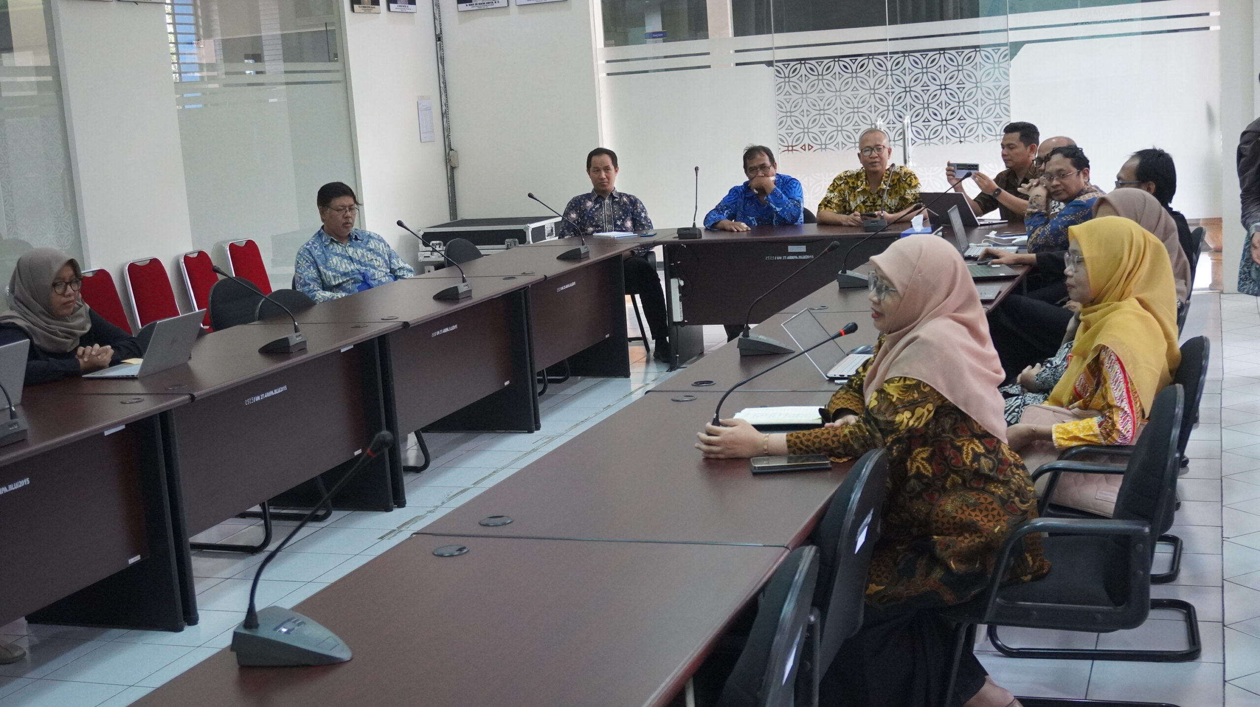 FEB UNS Shares Strategic Experience in Managing International Classes with FMIPA UNS