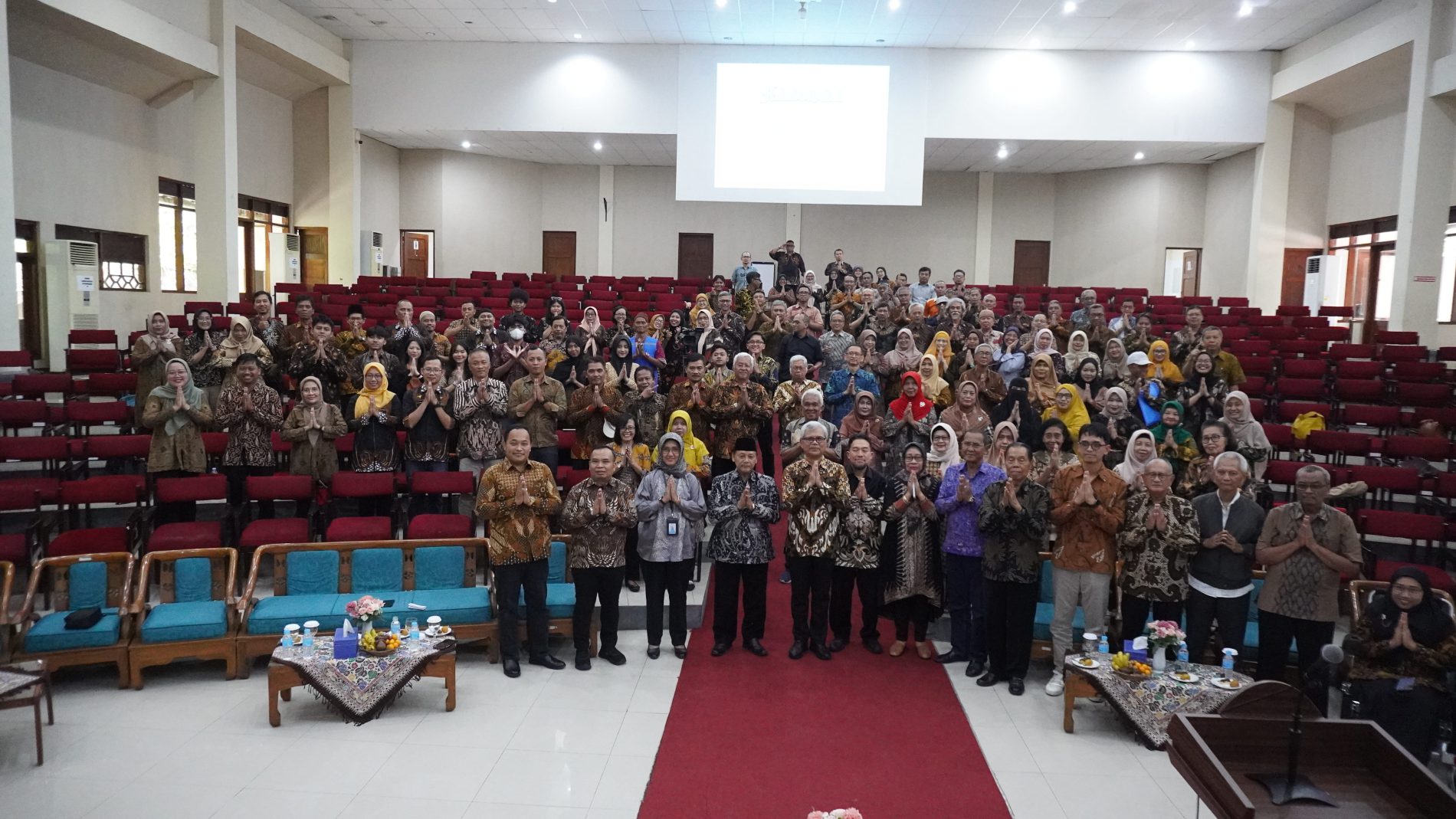 Halalbihalal FEB UNS: Perkuat Harmoni, Silaturahmi, dan Kebersamaan