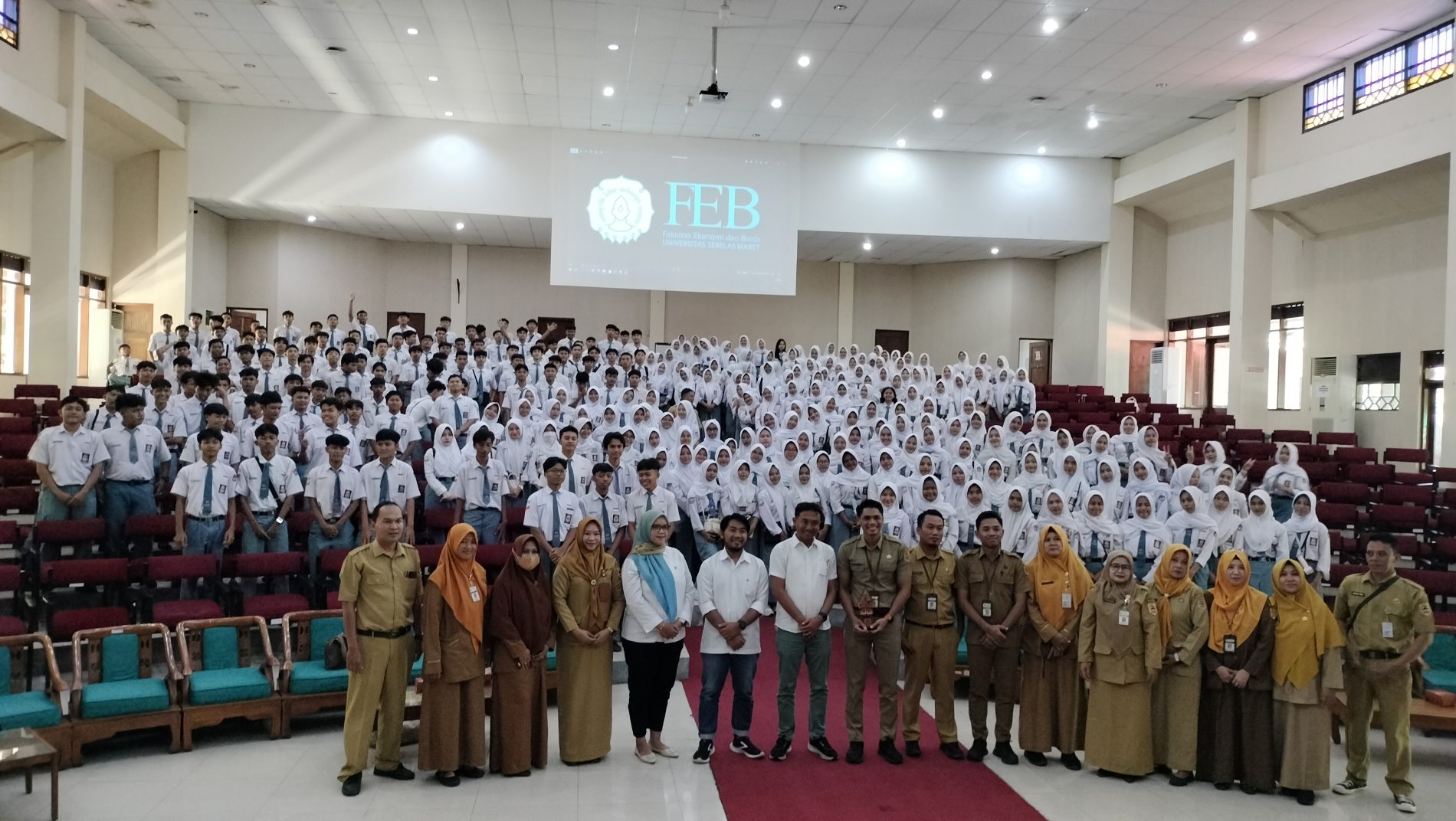 Siswa SMAN 1 Weleri Kunjungi FEB UNS, Kenali Dunia Kampus Lebih Dekat