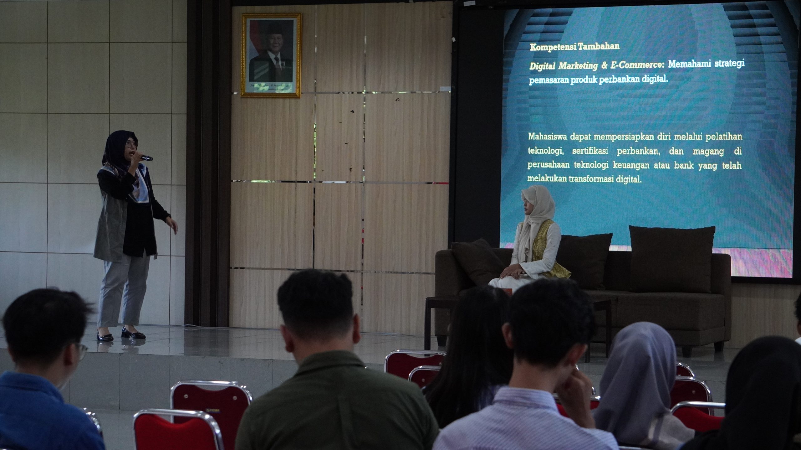 Laboratorium Fintech FEB UNS Bekali Mahasiswa Strategi Hadapi Risiko Perbankan Digital