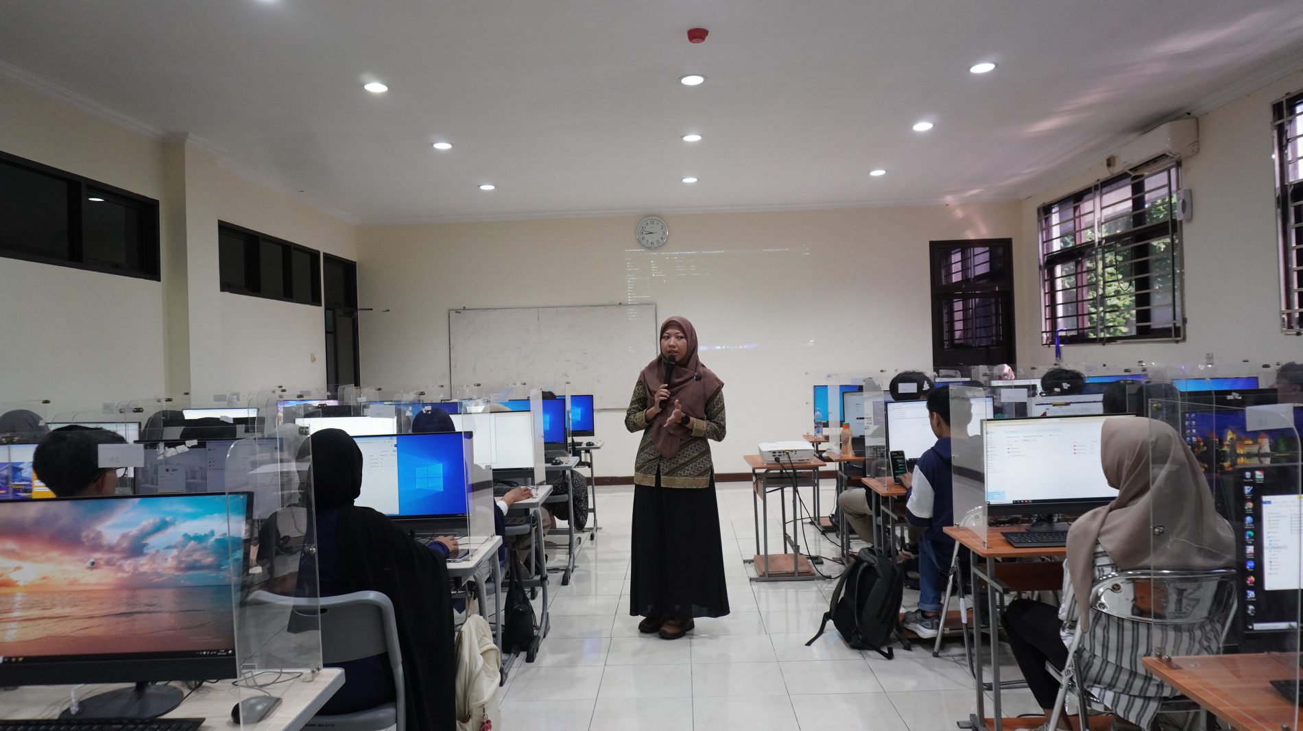 Laboratorium Perpajakan FEB UNS Gelar Pelatihan Komputer Pajak PPh 21, e-Faktur, dan Coretax Systems