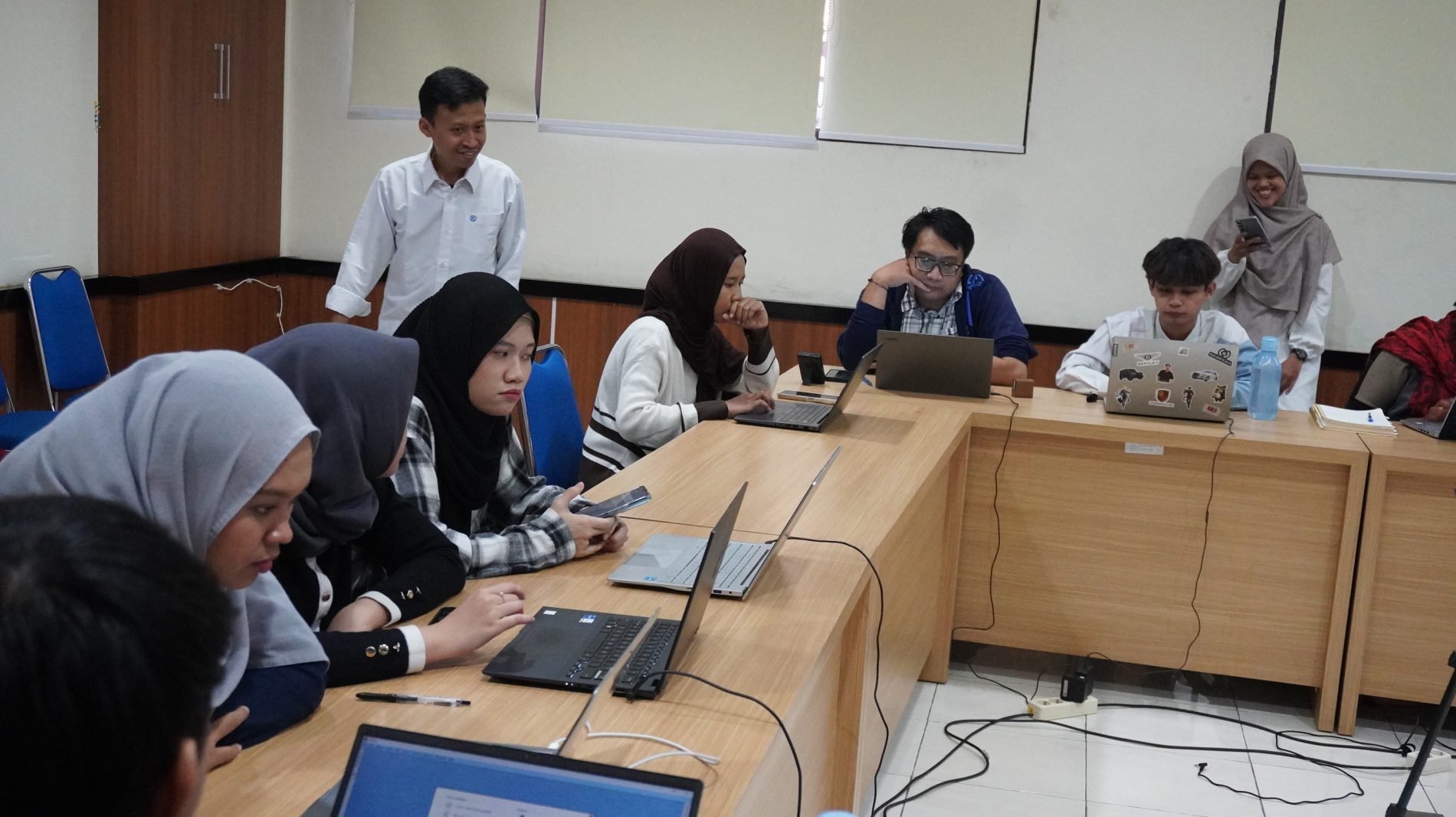 Magister Akuntansi FEB UNS Bekali Mahasiswa dengan Pelatihan EViews dan STATA