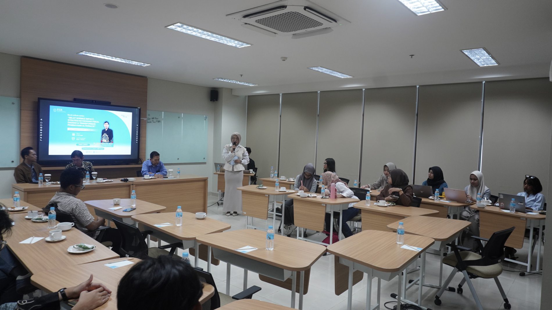Fiscal Corner FEB UNS Bahas Sinergi Fiskal Pusat-Daerah dan Ketahanan Fiskal di Tengah Dinamika Global