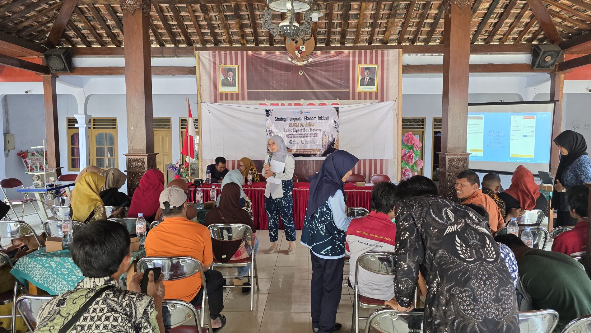 RG Manajemen Keuangan FEB UNS Dorong Penguatan Ekonomi Inklusif UMKM Disabilitas Batik Ciprat Bok Bolong