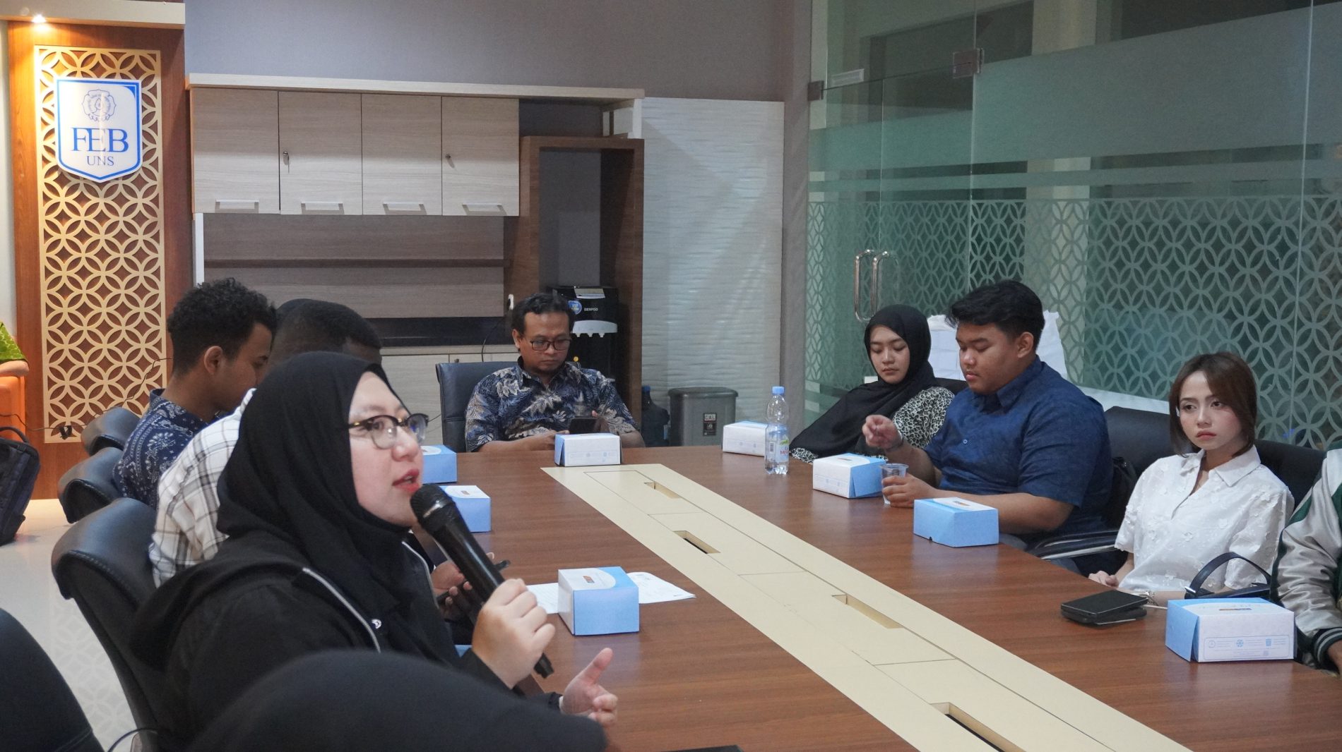 International Visiting Lecture FEB UNS Bahas Ekonomi Transportasi Berkelanjutan