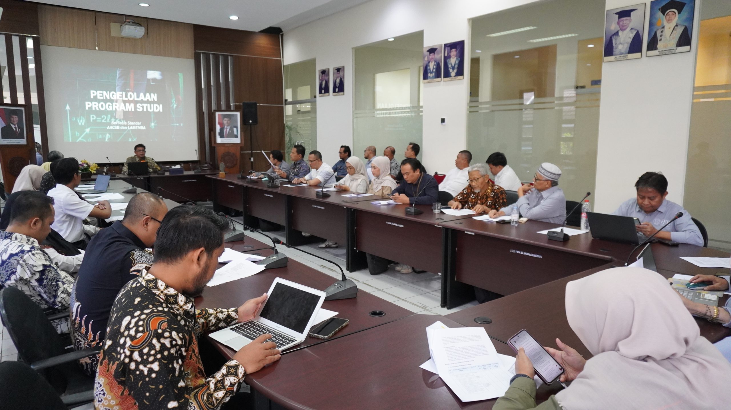 Prodi S1 Ekonomi dan Keuangan Islam FEB UNS Adakan Workshop Penyusunan Kurikulum, Hadirkan Praktisi dan Akademisi