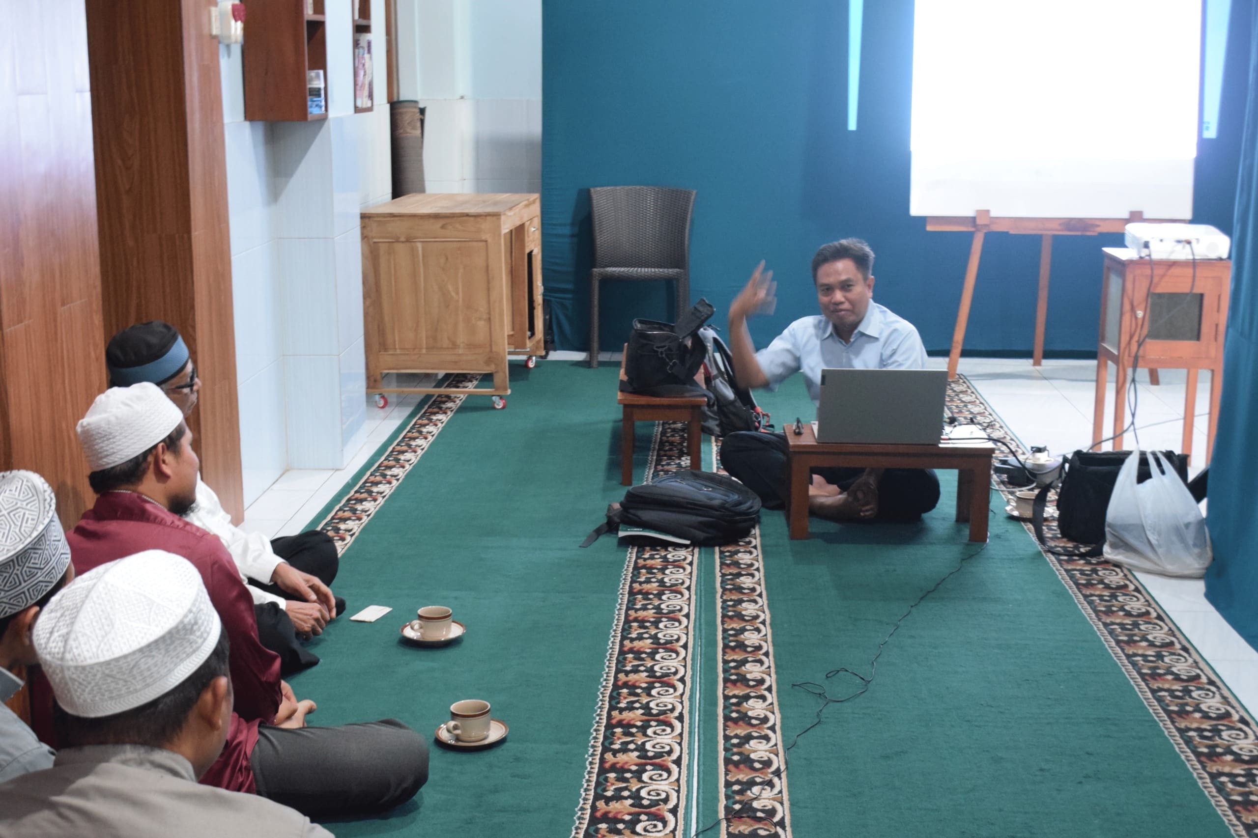 Riset Grup Ekonomi dan Keuangan Islam FEB UNS Bekali Pengurus Pondok Pesantren dengan Pedoman Akuntansi Keuangan