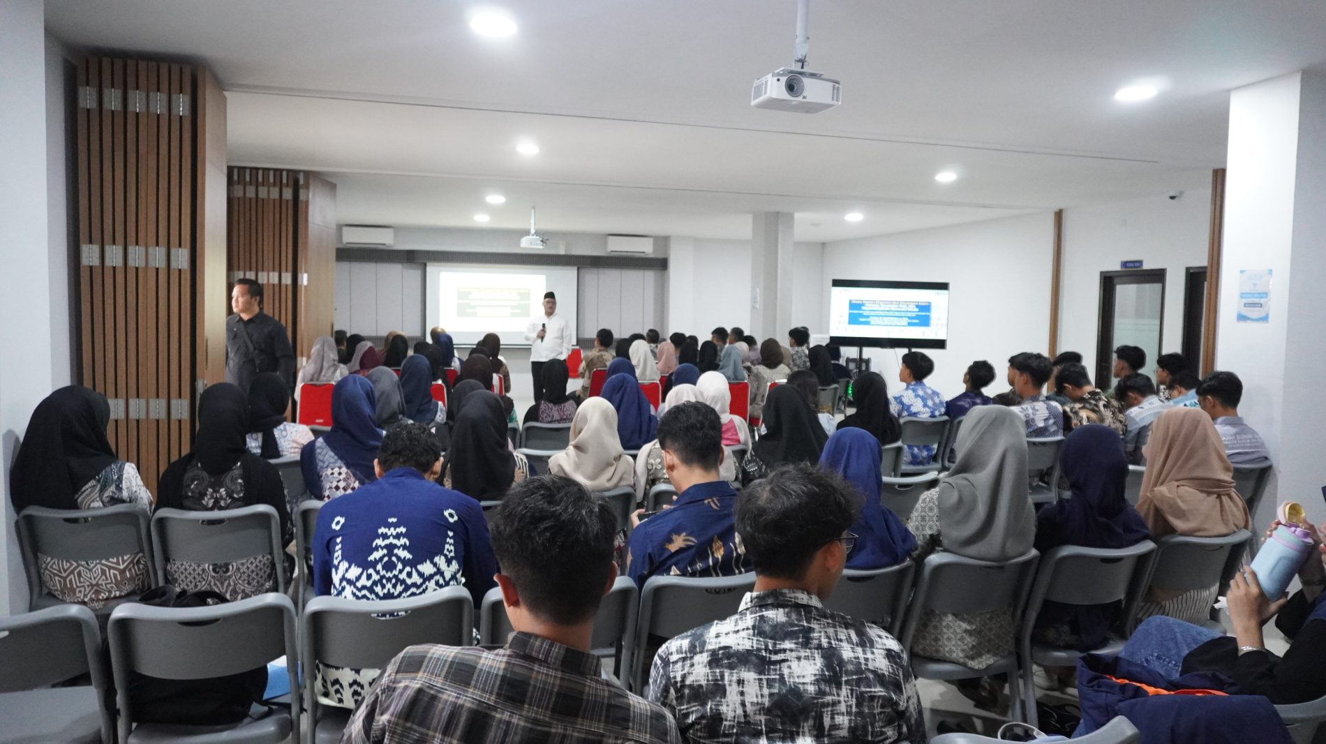 Prodi Ekonomi dan Keuangan Islam FEB UNS Gelar Kuliah Umum Perdana : Bedah Kompleksitas Tata Kelola Dana Haji Bersama BPKH