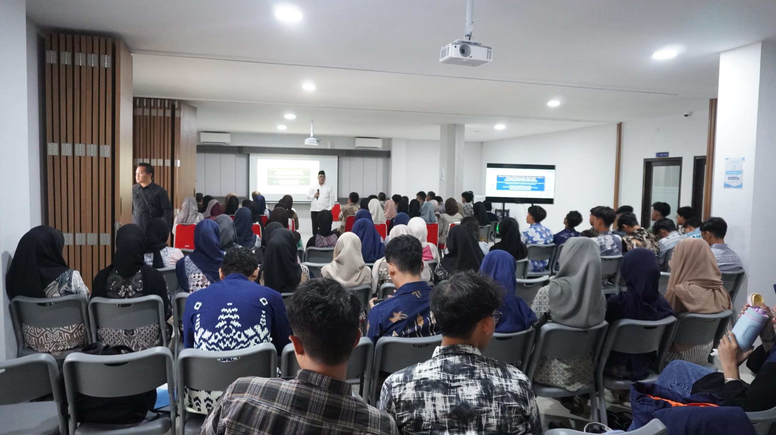 Prodi Ekonomi dan Keuangan Islam FEB UNS Gelar Kuliah Umum Perdana : Bedah Kompleksitas Tata Kelola Dana Haji Bersama BPKH