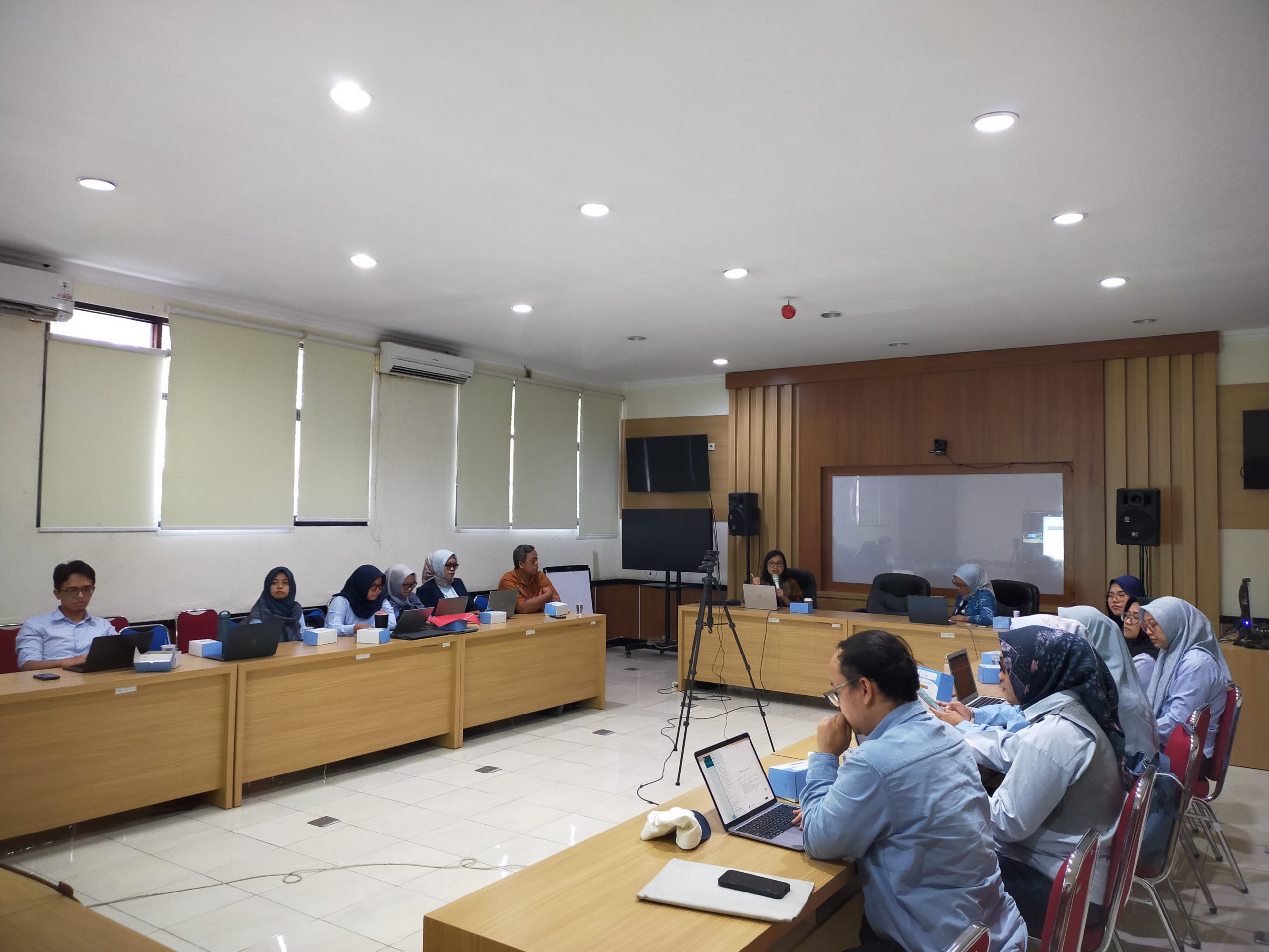 Workshop Review Road Map P2M FEB UNS, Perkuat Arah Strategis Penelitian dan Pengabdian