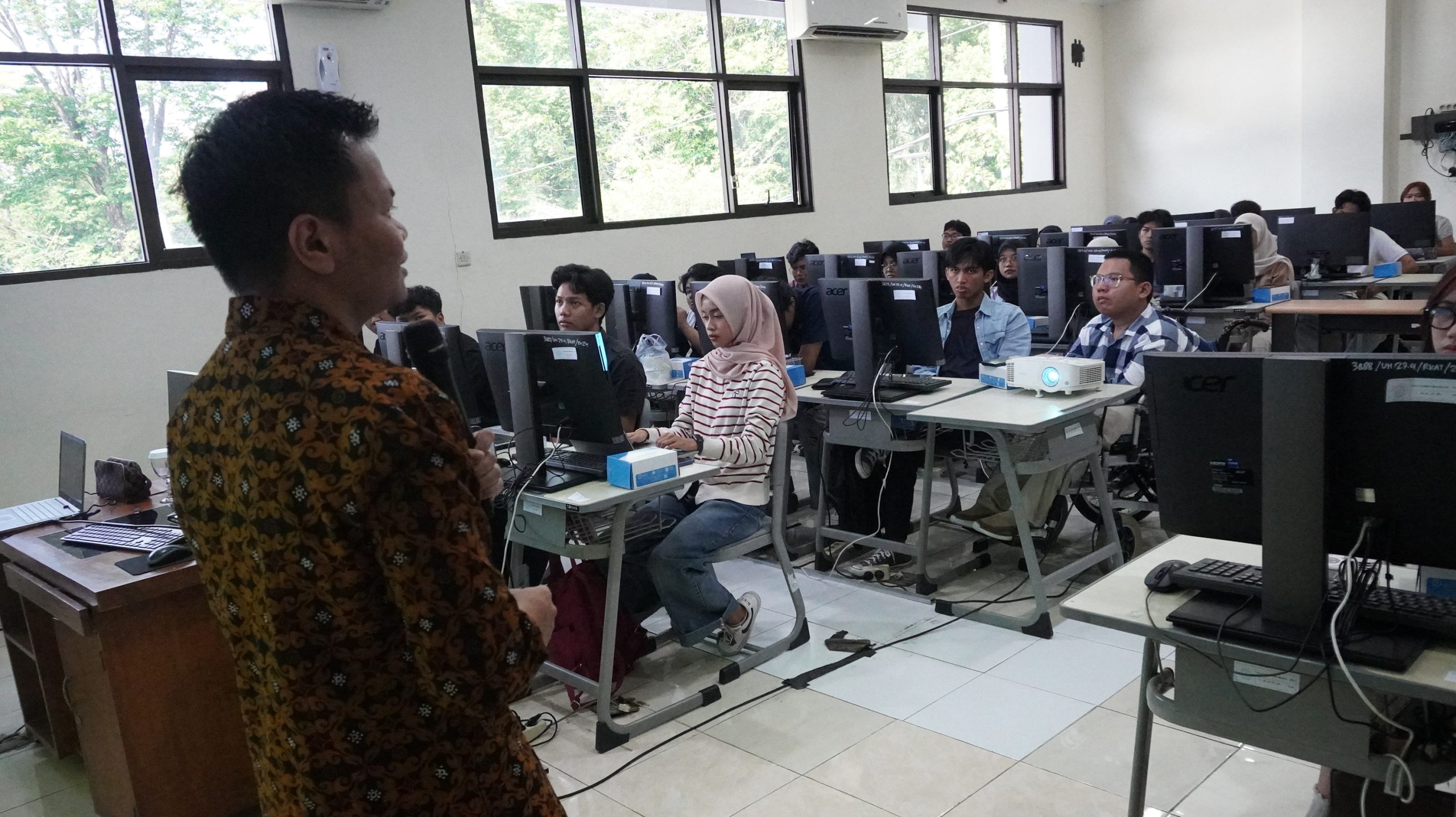 Lab Teknologi Informasi Terpadu Gelar Workshop “Menulis dengan AI”, Bekali Peserta Etika dan Pemanfaatan AI dalam Penulisan Ilmiah
