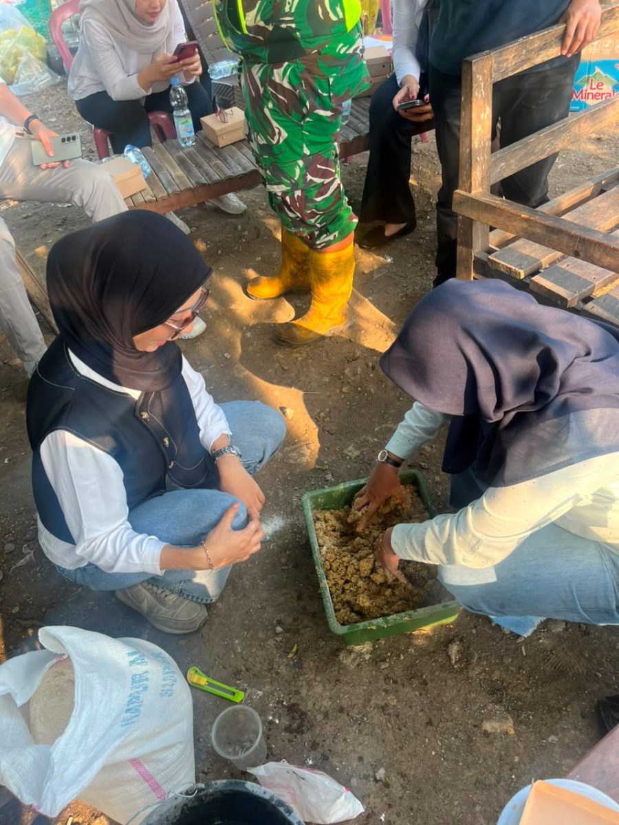Dosen FEB UNS Kembangkan Integrasi UMAITA: Solusi Ekonomi Sirkular Ubah Sampah Organik Jadi Pakan Ternak di TPS3R Mojo Makmur