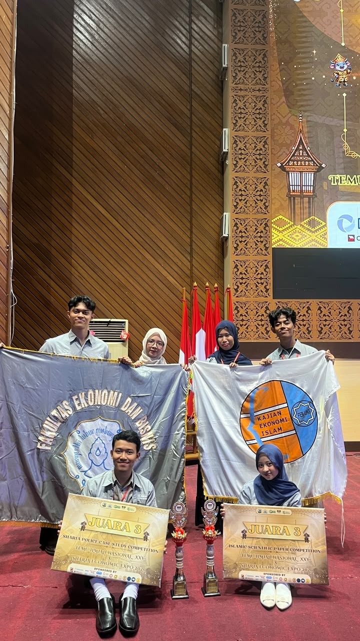 Dua Tim Mahasiswa Ekonomi Pembangunan FEB UNS Borong Juara di Kompetisi Nasional Syariah Islamic Paper dan Sharia Policy Case Study 2026