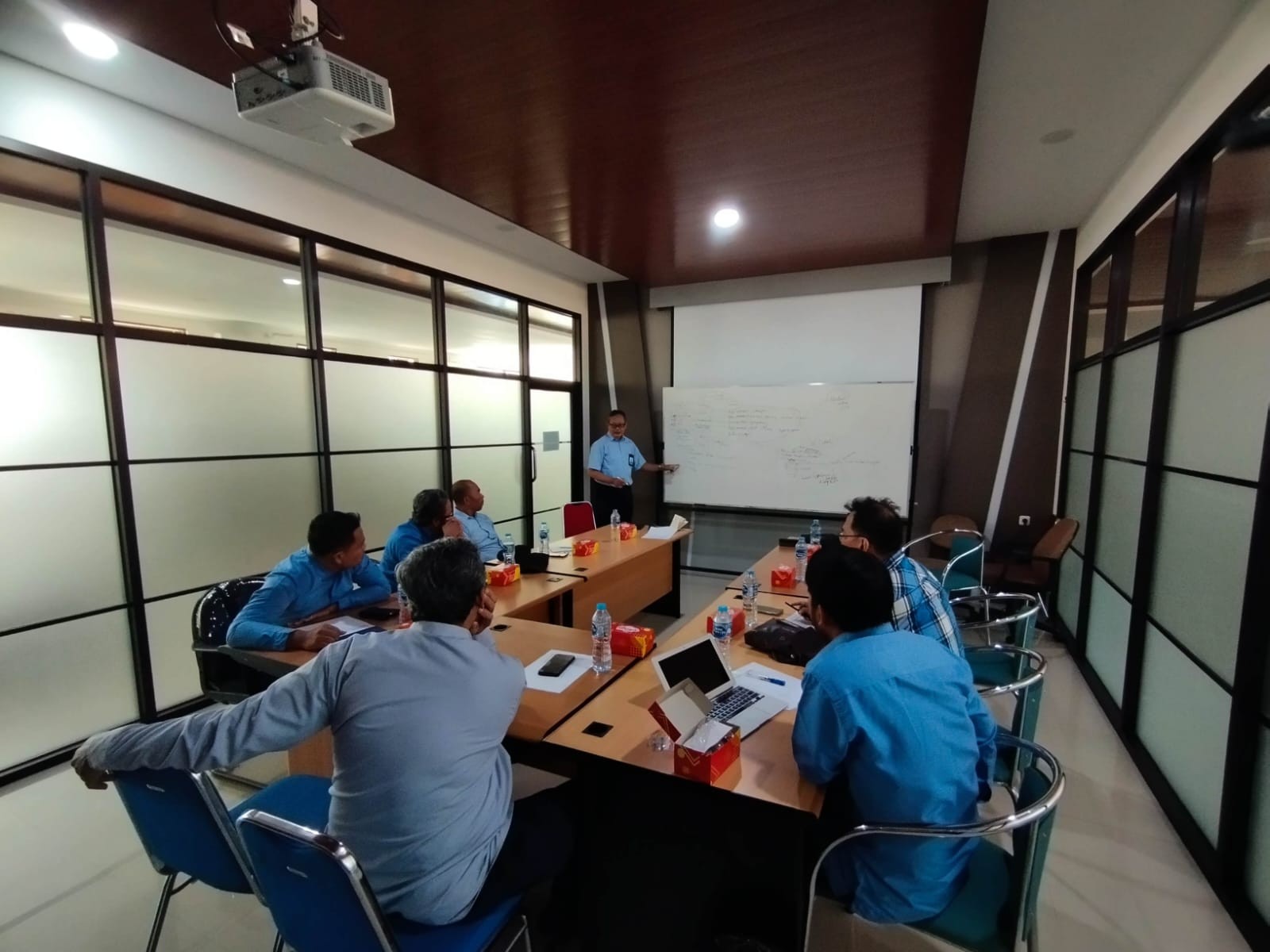 Menata Sistem Produksi UNS Press melalui Pendekatan Manajemen Operasi untuk Mendorong Efisiensi dan Inovasi Layanan