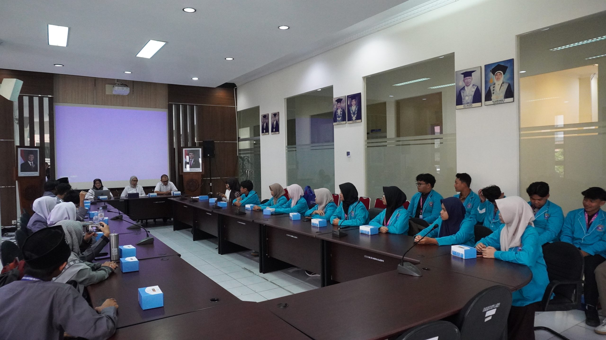 FEB UNS Sambut 36 Siswa SMA pada Program Sit-In