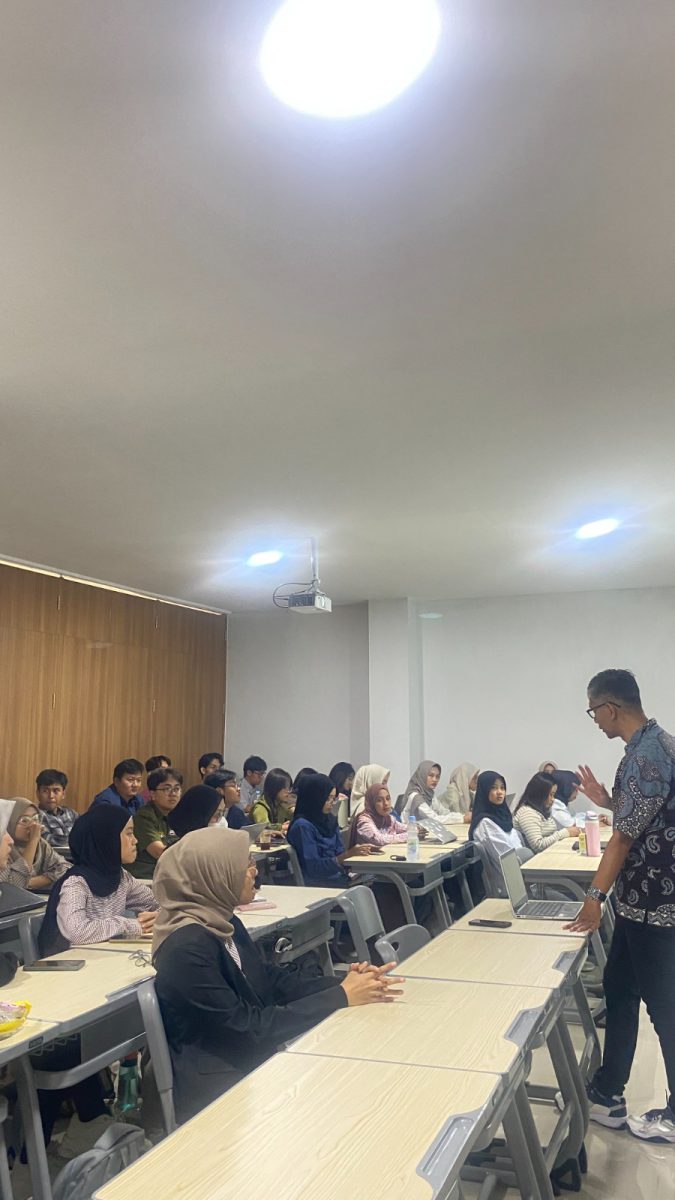 Pelatihan Ekspor Impor Batch 3 FEB UNS, Perluas Wawasan Perdagangan Internasional